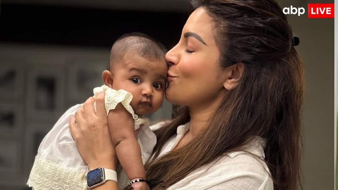 शमा सिकंदर के घर में आई खुशियांं, नन्ही परी को गोद लेकर बनी मां, तस्वीर शेयर कर लुटाया लाडली पर प्यार