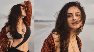 Rakul Preet Singh: రొమాంటిక్ రకుల్... బీచ్‌లో ఆల్మోస్ట్ బికినీ లుక్... కొంచెం ప్రేమను ఇవ్వండమ్మా