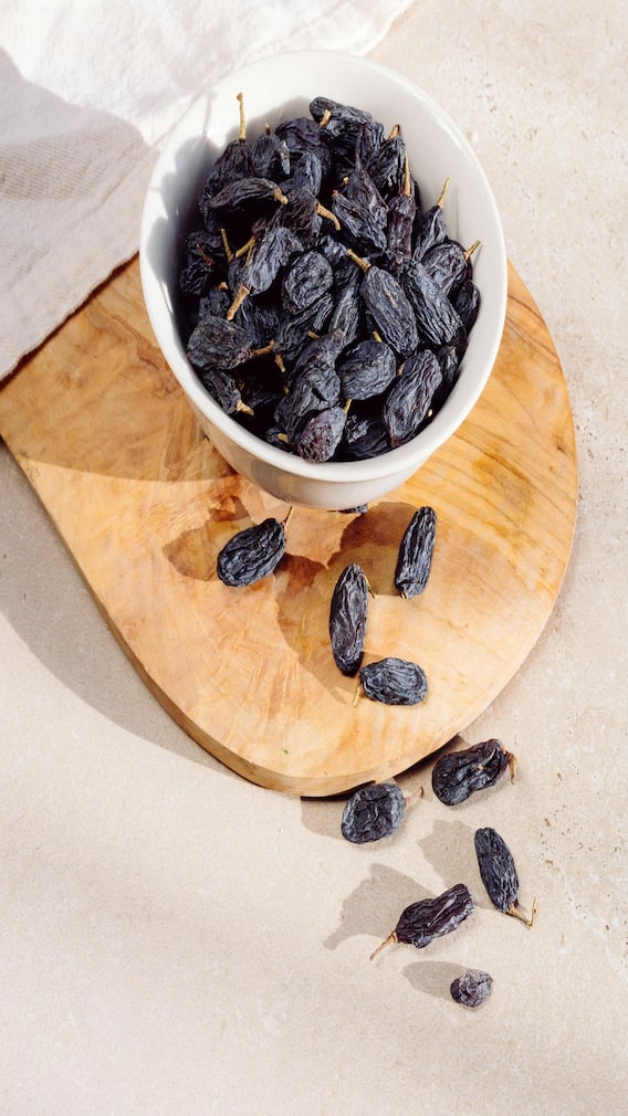 काळे मनुके खाण्याचे फायदे काय?