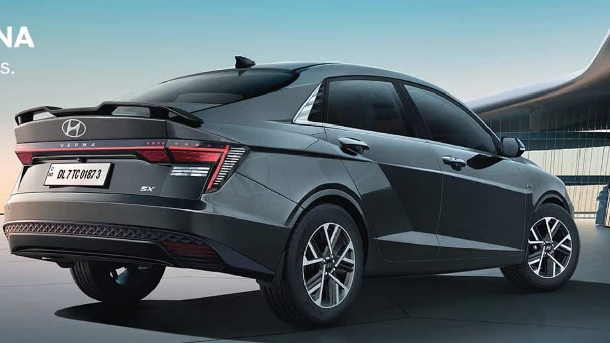 Hyundai Verna: வெர்னா கம்பேக் வருமா? ஃபேஸ்லிஃப்டில் அசத்தும் ஹுண்டாய் - புதிய எடிஷனில் மாற்றங்கள் என்ன?