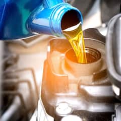 Car Tricks : हिवाळ्यात गाडीचं इंजिन होऊ शकतं खराब, 'या' चुका करू नका!