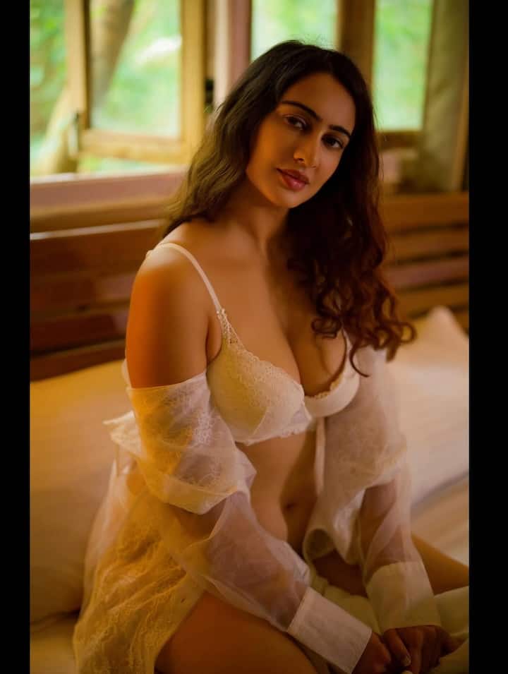 તેના ફોટોશૂટની તસવીરો ચાહકોનું ધ્યાન ખેંચે છે. મેઘા અવારનવાર તેની કિલર તસવીરો શેર કરીને ચર્ચામાં રહે છે.