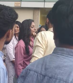 Monalisa can also be seen getting touch-up done in a video. These videos are going viral on social media.