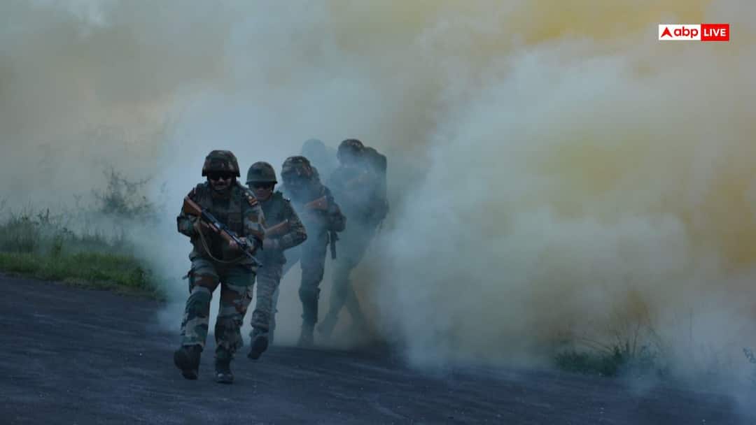 Army IAF conduct multi-domain combat exercise in Arunachal Pradesh दुश्मनों की कांप जाएगी रूह! भारतीय वायुसेना ने अरुणाचल में दिखाई ताकत, थल सेना के मिलकर किया युद्धाभ्यास
