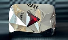 YouTube Red Diamond Button : युट्युब चं रेड डायमंड बटण काय आहे आणि ते कोणाला दिलं जातं?