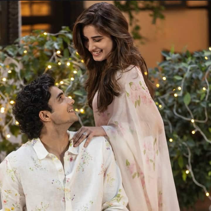 वायरल तस्वीरों में दोनों स्टार्स कभी मस्ती करते तो कभी एक दूसरे के साथ रोमांटिक पोज देते हुए नजर आ रहे हैं. फैंस भी भरभर के इस नई जोड़ी पर अपना प्यार लुटा रहे हैं. दोनों ने अपने आउटफिट्स को ट्विनिंग किया है जिसमें बॉलीवुड की ये नई जोड़ी काफी प्यारी लग रही है.