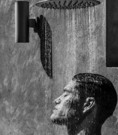 डॉक्टरांच्या मते, कोमट पाणी हे हिवाळ्यात आंघोळीसाठी सर्वात सुरक्षित पर्याय आहे.