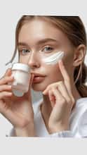 Skincare Tips: हिवाळ्यामुळे तुमची स्किन ड्राय होते आहे का? रात्री लावा 'ही' क्रीम, त्वचा होईल तजेलदार आणि ड्रायनेस होईल दूर!