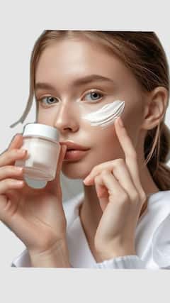 Skincare Tips: हिवाळ्यामुळे तुमची स्किन ड्राय होते आहे का? रात्री लावा 'ही' क्रीम, त्वचा होईल तजेलदार आणि ड्रायनेस होईल दूर!