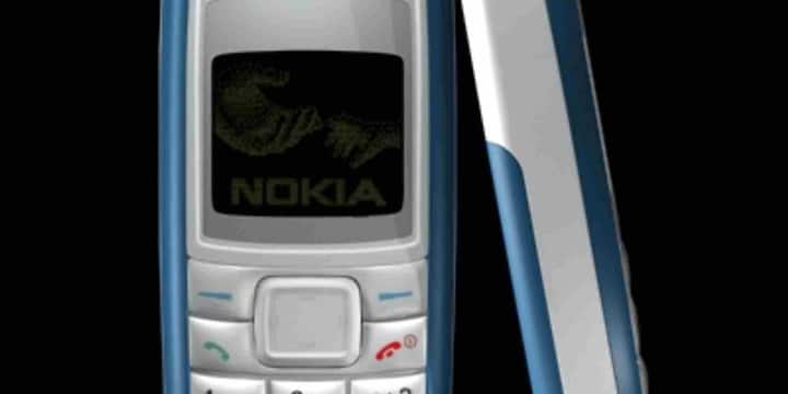 2003 में पेश किया गया नोकिया 1100 अब तक का सबसे ज़्यादा बिकने वाला फोन माना जाता है. इसकी 25 करोड़ से भी अधिक यूनिट दुनिया भर में बिकीं. इसकी लोकप्रियता के पीछे उसकी सादगी और मजबूती सबसे बड़ी वजह रही. टॉर्च, मैसेजिंग और टिकाऊ बॉडी जैसे फीचर्स के साथ यह अफ्रीका, लैटिन अमेरिका और एशिया में लोगों का पसंदीदा फोन बना. गरीब देशों में तो यही लाखों लोगों का पहला मोबाइल था. गिरने, पानी में भीगने या खराब मौसम में भी यह चलता रहता था. आज भी कई जगह पुराने नोकिया हैंडसेट देखने को मिल जाते हैं.