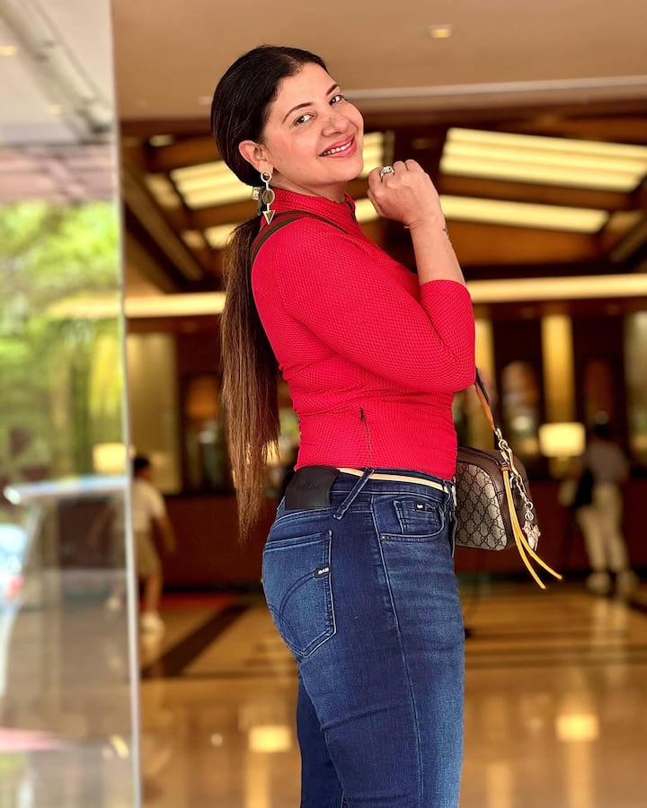 संभावना ने कहा कि वहां लोग आपका फायदा उठाने के लिए बैठे हुए हैं. इंडस्ट्री में ऐसा होता है. हालांकि, चीजें थोड़ी बदली हैं, लेकिन उतनी नहीं और ना कभी बदल पाएंगी.