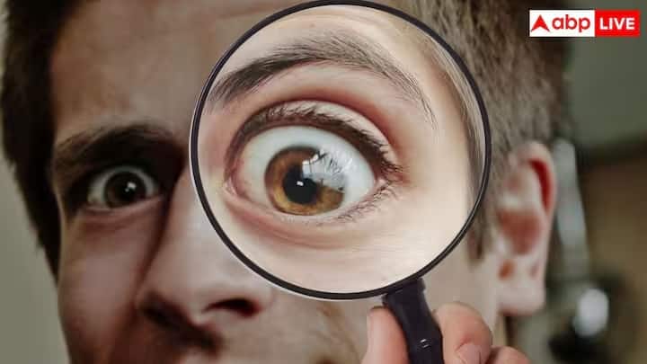 જાસૂસોને ગુપ્ત નાણાકીય ચેનલો દ્વારા તેમની ગુપ્તચર એજન્સીઓ તરફથી નિયમિત પગાર, ભથ્થાં અને ઓપરેશનલ ફંડ મળે છે. તેમનું ભંડોળ રાષ્ટ્રીય ગુપ્તચર બજેટનો એક ભાગ છે. જોકે, સ્લીપર સેલને નિયમિત પગાર મળતો નથી. તેઓ કોડેડ નેટવર્ક દ્વારા ચોક્કસ કામગીરી માટે એકમ રકમ અથવા કટોકટી ભંડોળ મેળવી શકે છે.