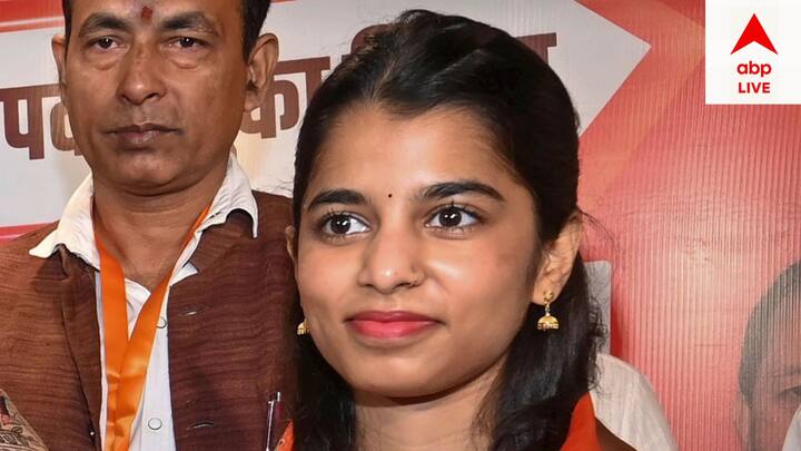 উল্লেখ্য, বিজেপিতে যোগদান করেই মৈথিলী বলেছিলেন, 