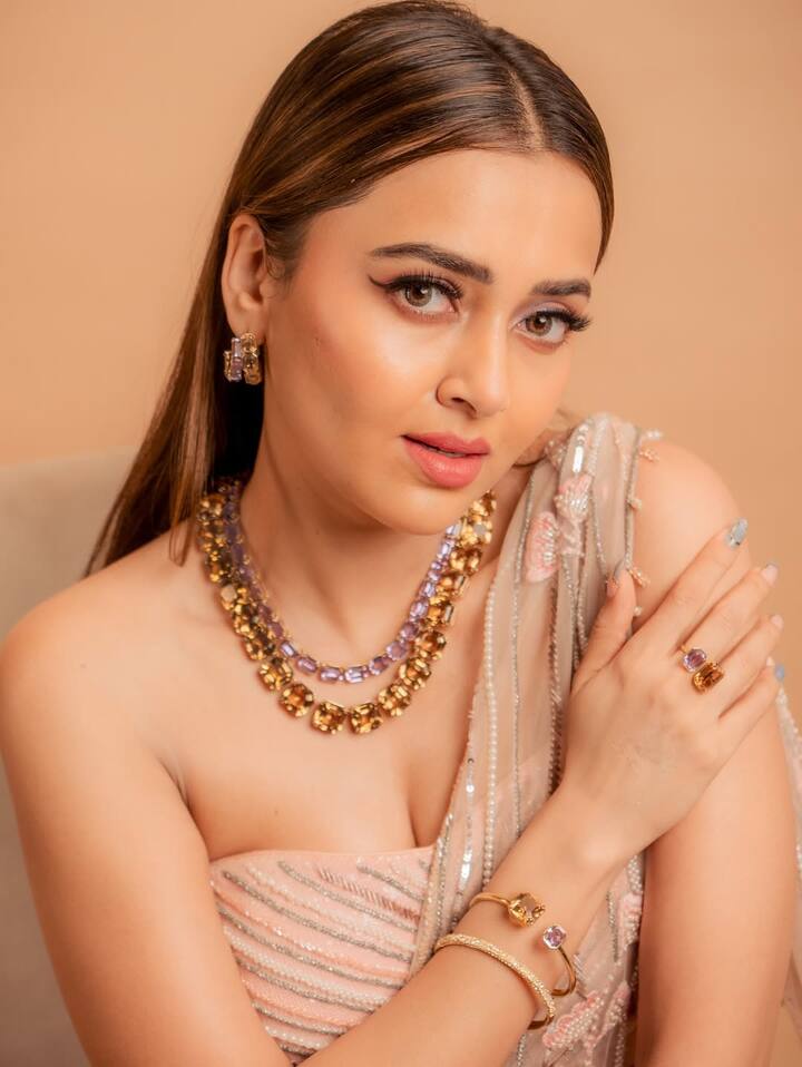 तेजस्वी ने कहा कि जब आप हिम्मत करते हो कुछ अलग चीज करने की, कुछ नई चीज करने की तो भगवान हमेशा साथ दे ही देता है.