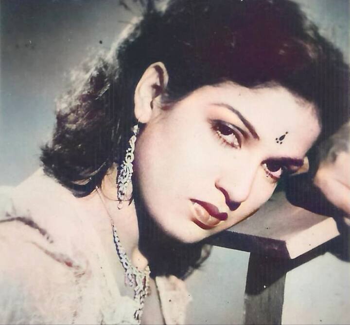 After this, Kamini worked in many successful films like 'Biraj Bahu', 'Shaheed', 'Nadiya Ke Paar', 'Ziddi', and 'Kabir Singh'.