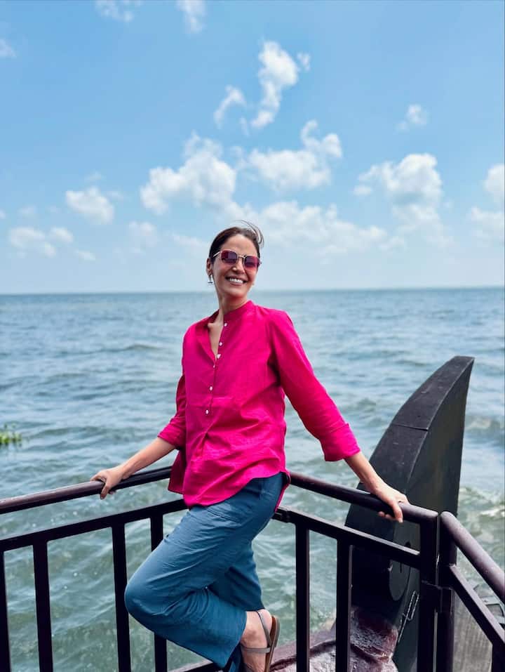 मोना सिंह ने लेटेस्ट इंटरव्यू में बताया कि टीवी पर 15-18 घंटे तक काम करना पड़ता है, जो काफी थकाने वाला होता है. बहुत ही ज्यादा हैक्टिक हो जाता है.