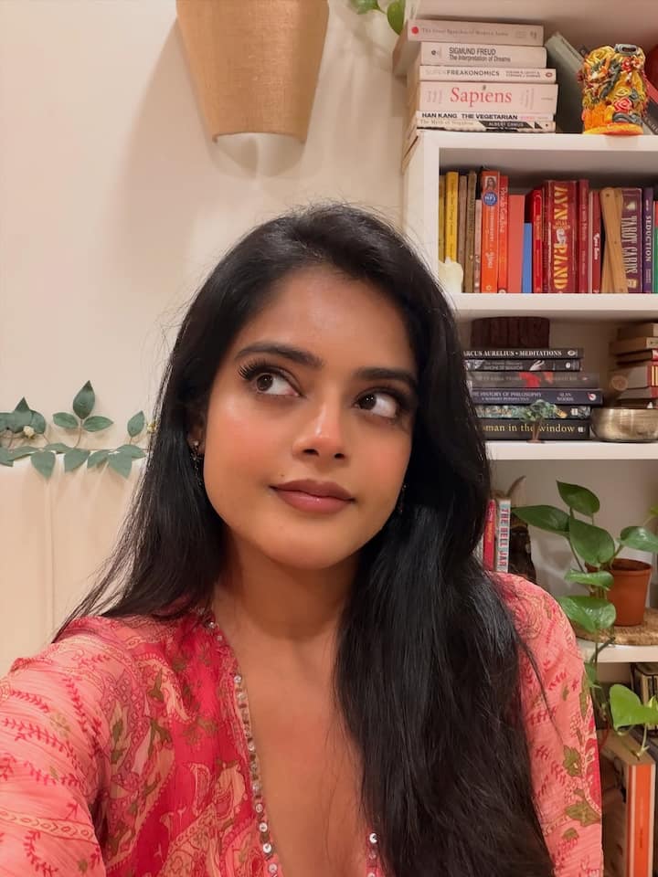 రాజా సాబ్ హీరోయిన్ రిద్ధి కుమార్ లేటెస్ట్ ఫోటోలు (Image Courtesy: riddhikumar_/ Instagram)