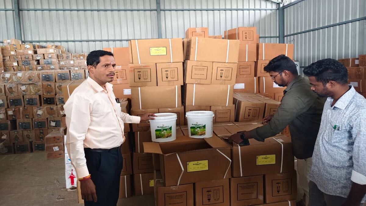 உரிமம் இல்லைங்க... 31 ஆயிரம் கிலோ உரங்களை பறிமுதல் செய்த வேளாண் அதிகாரிகள்: தஞ்சையில் பரபரப்பு