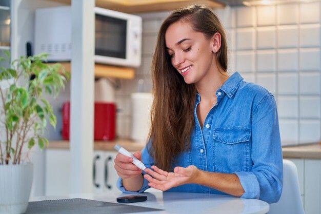 मासिक पाळीतील काळात इस्ट्रोजेनची पातळी कमी असते, ज्यामुळे शरीर इन्सुलिनला कमी प्रतिसाद देऊ शकते. यामुळे रक्तातील साखर वाढू शकते.