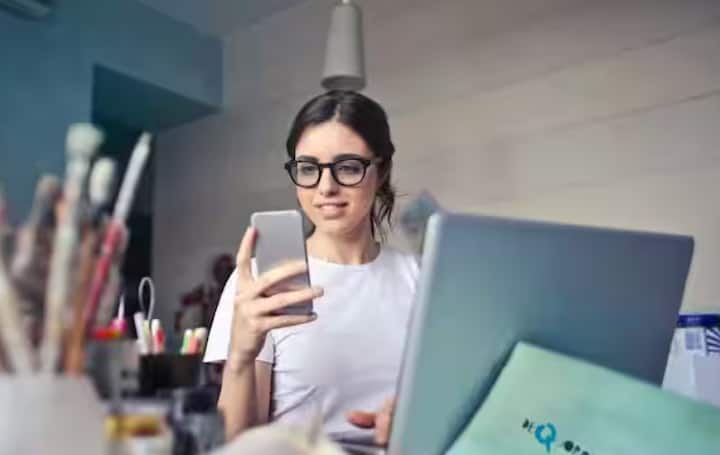 ਜੇਕਰ ਤੁਸੀਂ ਇੱਕ ਨਵਾਂ ਸਿਮ ਲੈਣ ਬਾਰੇ ਸੋਚ ਰਹੇ ਹੋ, ਤਾਂ ਇਸ ਮੌਕੇ ਨੂੰ ਹੱਥੋਂ ਨਾ ਜਾਣ ਦਿਓ। ਸਿਰਫ਼ 1 ਰੁਪਏ ਵਿੱਚ ਇਹ BSNL ਦਾ ਇੱਕ ਸੀਮਤ ਸਮੇਂ ਦੀ ਪੇਸ਼ਕਸ਼ ਹੈ ਜੋ ਤੁਹਾਡੀਆਂ ਸਾਰੀਆਂ ਮਹੀਨਾਵਾਰ ਡਿਜੀਟਲ ਜ਼ਰੂਰਤਾਂ ਨੂੰ ਪੂਰਾ ਕਰ ਸਕਦੀ ਹੈ।