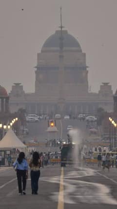 दिल्ली में प्रदूषण की स्थिति गंभीर, AQI 400 पार, सांस लेना हुआ मुश्किल