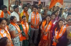 मुंबईत ठाकरे गटासह भाजपला खिंडार, 'या' नेत्यांचा शिवसेना शिंदे गटात प्रवेश, महापालिका निवडणुकीपूर्वी घडामोडींना वेग