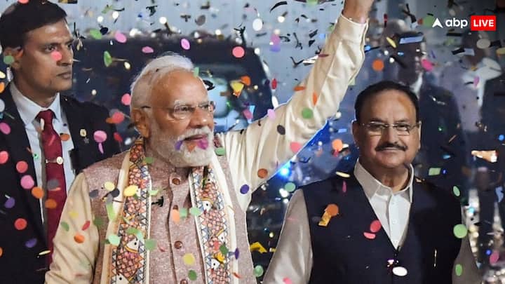 पीएम मोदी ने कहा, ‘मैंने पहले भी इसी मंच से कांग्रेस के सहयोगियों को आगाह किया था. मैंने कहा था कि कांग्रेस एक बोझ है. कांग्रेस एक परजीवी है जो अपने सहयोगियों के वोट बैंक को निगलकर वापसी करना चाहती है.’