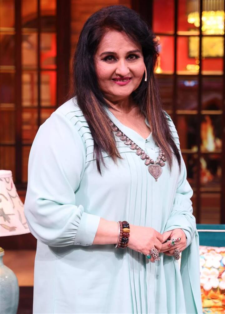 These days the actress is in discussion on the internet about her personal life.