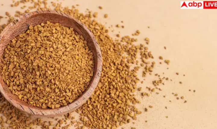 ਸਵੇਰੇ-ਸਵੇਰੇ ਭਿੱਜੀ ਹੋਈ ਮੇਥੀ ਦੇ ਦਾਣੇ ਚਬਾਉਣ ਨਾਲ ਬਹੁਤ ਸਾਰੇ ਫਾਇਦੇ ਹੁੰਦੇ ਹਨ, ਬਲੱਡ ਸ਼ੂਗਰ ਨੂੰ ਕੰਟਰੋਲ ਕਰਨ ਤੋਂ ਲੈ ਕੇ ਸੋਜ ਨੂੰ ਘਟਾਉਣ ਅਤੇ ਵਾਲਾਂ ਦੀ ਸਿਹਤ ਨੂੰ ਬਿਹਤਰ ਬਣਾਉਣ ਤੱਕ ਮਦਦਗਾਰ ਹੈ। ਆਓ ਜਾਣਦੇ ਹਾਂ ਭਿੱਜੀ ਹੋਈ ਮੇਥੀ ਖਾਣ ਦੇ ਫਾਇਦੇ