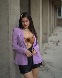 मृदुल तिवारी की बहन की 10 तस्वीरें, ग्लैमर और स्टाइल में जाह्नवी और अनन्या से हैं चार कदम आगे