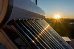 Solar Water Heater : सोलर वॉटर हीटर हिवाळ्यात गरम पाणी तेही कमी खर्चात!