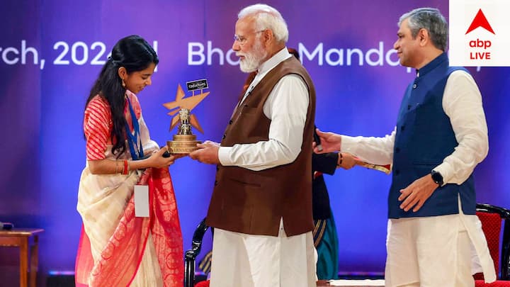 বিজেপি প্রার্থী লোকসংগীত শিল্পী মৈথিলী ঠাকুর এবং আরজেডি-র প্রার্থী বিনোদ মিশ্রের মধ্যে কড়া টক্কর হতে পারে, এমন আশঙ্কা আগেই করা গিয়েছিল। শেষ পর্যন্ত মৈথিলীই শেষ হাসি হাসলেন