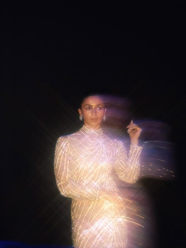 Alia wowed in a vintage Bob Mackie dress, while Ranbir complemented her effortlessly in a blue velvet blazer teamed with a crisp white shirt and black trousers.