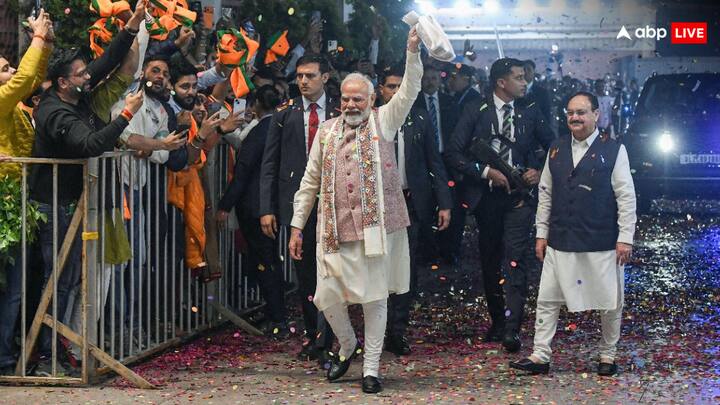 पीएम मोदी ने कहा, ‘आज बिहार देश के उन राज्यों में है जहां युवाओं की संख्या सबसे ज़्यादा है और इसमें हर धर्म और हर जाति के युवा शामिल हैं. उनकी चाहत, उनकी आकांक्षा और उनके सपनों ने जंगलराज वालों के पुराने सांप्रदायिक 'MY' फॉर्मूले को पूरी तरह से ध्वस्त कर दिया है.’