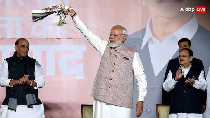 प्रधानमंत्री नरेंद्र मोदी ने कहा, ‘जब मैं बिहार चुनाव में जंगलराज और कट्टा सरकार की बात करता था, तो राजद पार्टी को कोई आपत्ति नहीं होती थी, लेकिन इससे कांग्रेस वालों को ठेस पहुंचती थी. आज मैं फिर से कहना चाहता हूं कि कट्टा सरकार बिहार में कभी नहीं लौटेगी. बिहार की जनता ने विकसित बिहार के लिए वोट दिया है.’