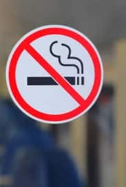 ஓடும் ரயிலில் புகை பிடித்தால் இவ்வளவு பிரச்னைகள் வருமா?