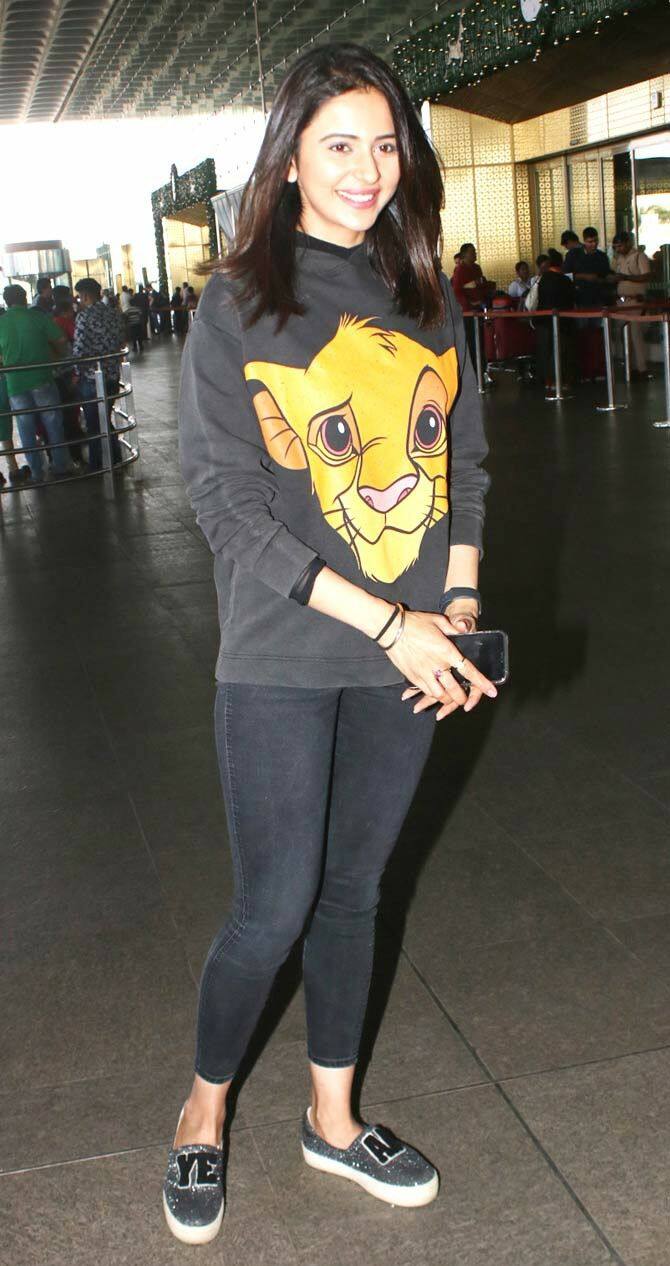 These are photos of the actress's airport look. In which the actress is seen wearing hoodie and denim. Rakul is posing with simple look and natural beauty.