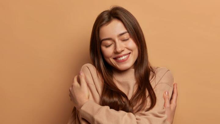 কিন্তু যতই ঘাত-প্রতিঘাত আসুক না কেন, নিজেকে ভালবাসা এবং নিজেকে ভাল রাখা অত্যন্ত জরুরি। একদিনে কিছুই হয় না। নিজেকে ভালবাসতেও শিখতে হবে।