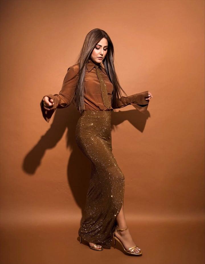 बता दें कि हिना अपने काम के साथ इंस्टाग्राम पर भी खूब एक्टिव हैं. जहां एक्ट्रेस को 19 मिलियन से ज्यादा लोग फॉलो करते हैं.