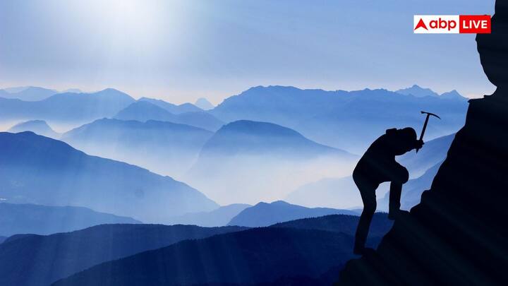 कैलाश का भूगोल अपने आप में एक प्राकृतिक दीवार है. एवरेस्ट पर चढ़ाई के लिए मार्ग और ढलानें निर्धारित हैं जबकि कैलाश चार लगभग लंबवत फलकों वाले एक पूरे सिमिट्रिकल पिरामिड की तरह ऊपर उठता है.