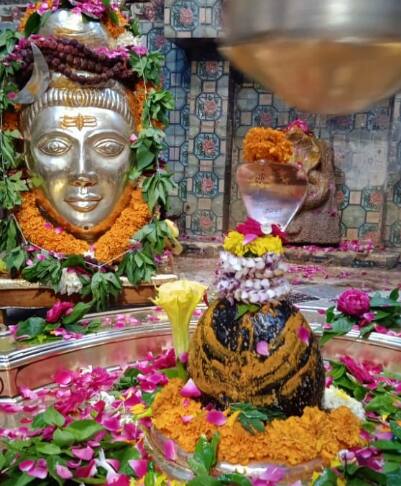 कर्क राशीच्या लोकांनी मध्य प्रदेशातील ओंकारेश्वर ज्योतिर्लिंगाचे दर्शन करावे कारण हे दर्शन तुमच्यासाठी लाभदायक ठरेल.