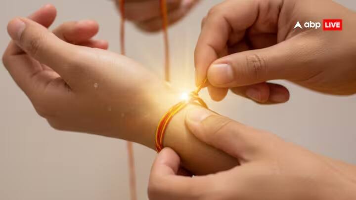 તમારા કાંડા પર દોરો બાંધતી વખતે શુભ મંત્રોનો જાપ કરો. દર 21 દિવસે, જૂના દોરાને નવા દોરોથી બદલો અને જૂના દોરાને વૃક્ષ પર બાંધી દો, ફાટેલા કે ગંદા દોરાને બાંધશો નહીં.