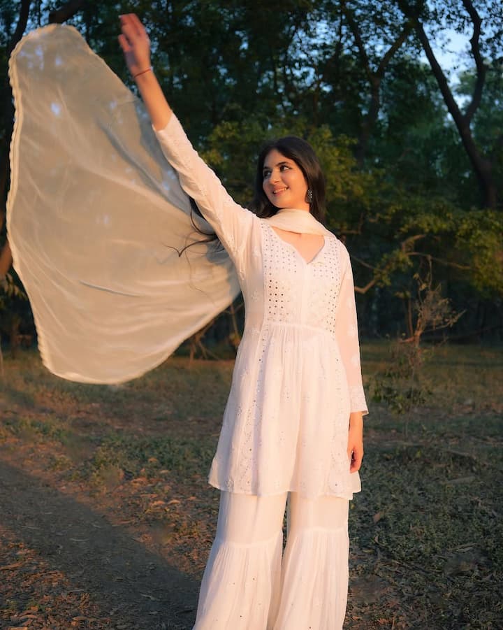 Harshali is winning hearts with her simplicity in this all white suit. Her natural beauty and smile are making her even more beautiful.