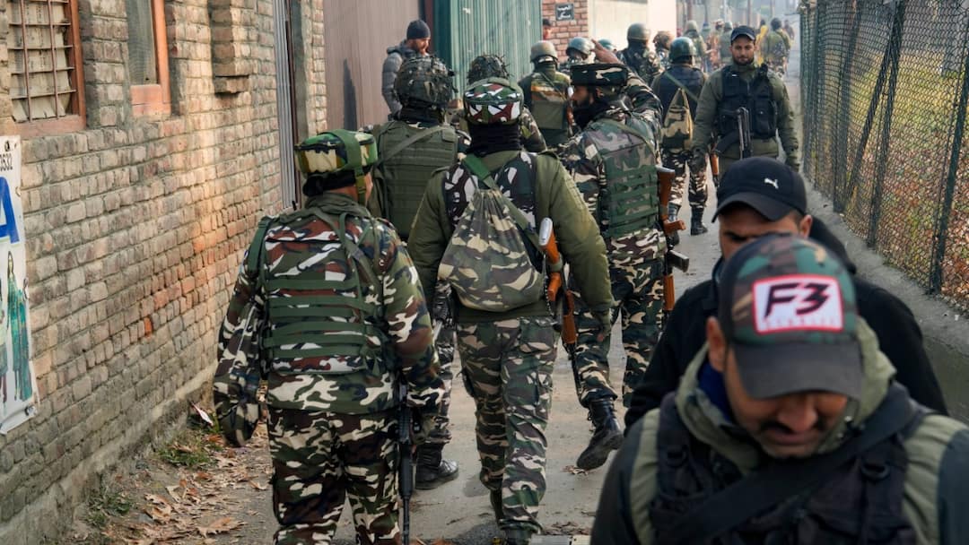 <div>'Refrain From Speculation, Probe Underway': J&K DGP Nalin Prabhat Says Nowgam Blast 'Accidental'</div>