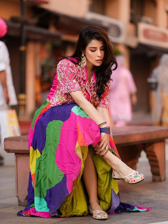 એડિન રોઝે દેશી લુકમાં તસવીરો શેર કરી લૂંટી મહેફીલ