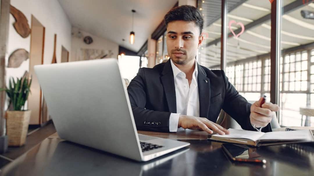 HDFC Insurance: தொழில் வாழ்க்கை தொடக்கத்தில் காப்பீடு ஏன் அவசியம்?  எதை வாங்கலாம், எதை தவிர்க்கலாம்?