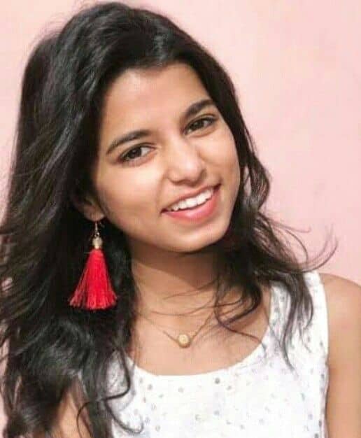 या दरम्यान सोशल मीडियावर ती झपाट्याने लोकप्रिय झाली. तिचे गायन लाखो लोकांनी ऑनलाईन पाहिले.फेसबुक आणि युट्यूबवर तिची फॅन फॉलोइंग खूप मोठी झाली.