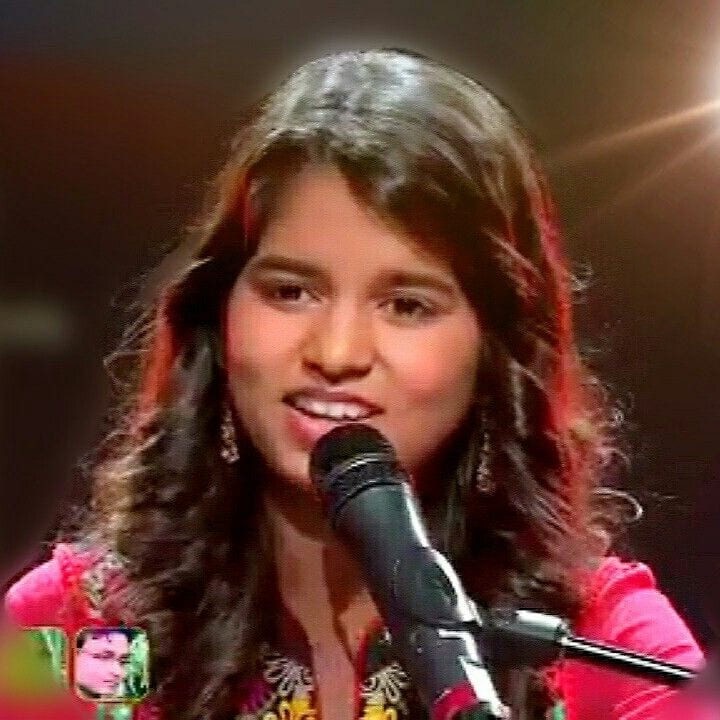 तिच्या प्रतिभेमुळे तिचे कुटुंब दिल्लीला स्थायिक झाले. लहान वयातच मैथिलीने जागरण आणि सांगीतिक कार्यक्रमांमध्ये गाणं गायला सुरुवात केली.