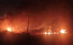 मुंबई नाशिक महामार्गावरील पेट्रोलच्या टँकर भीषण आग, शेजारील हॉटेलही जळून खाक