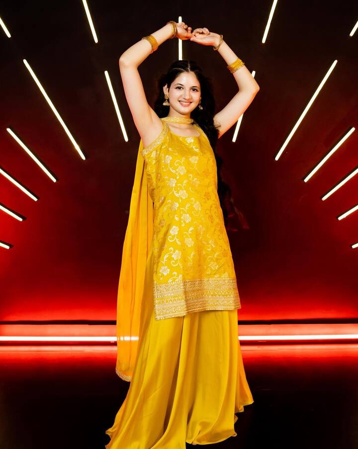 Harshali is looking very beautiful in this yellow colored Sharara suit. To complete her look she has worn matching jewellery.